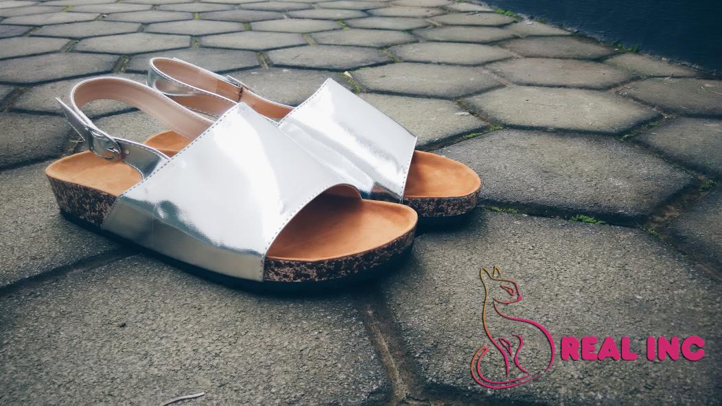 REALincstore's tweet photo. READY STOCK • Sling Back Strap Leather Sandal (silver) by REAL INC | IDR 169.000 size: 37-41 order: WA 081315667605 http://t.co/KxMOKTawnU