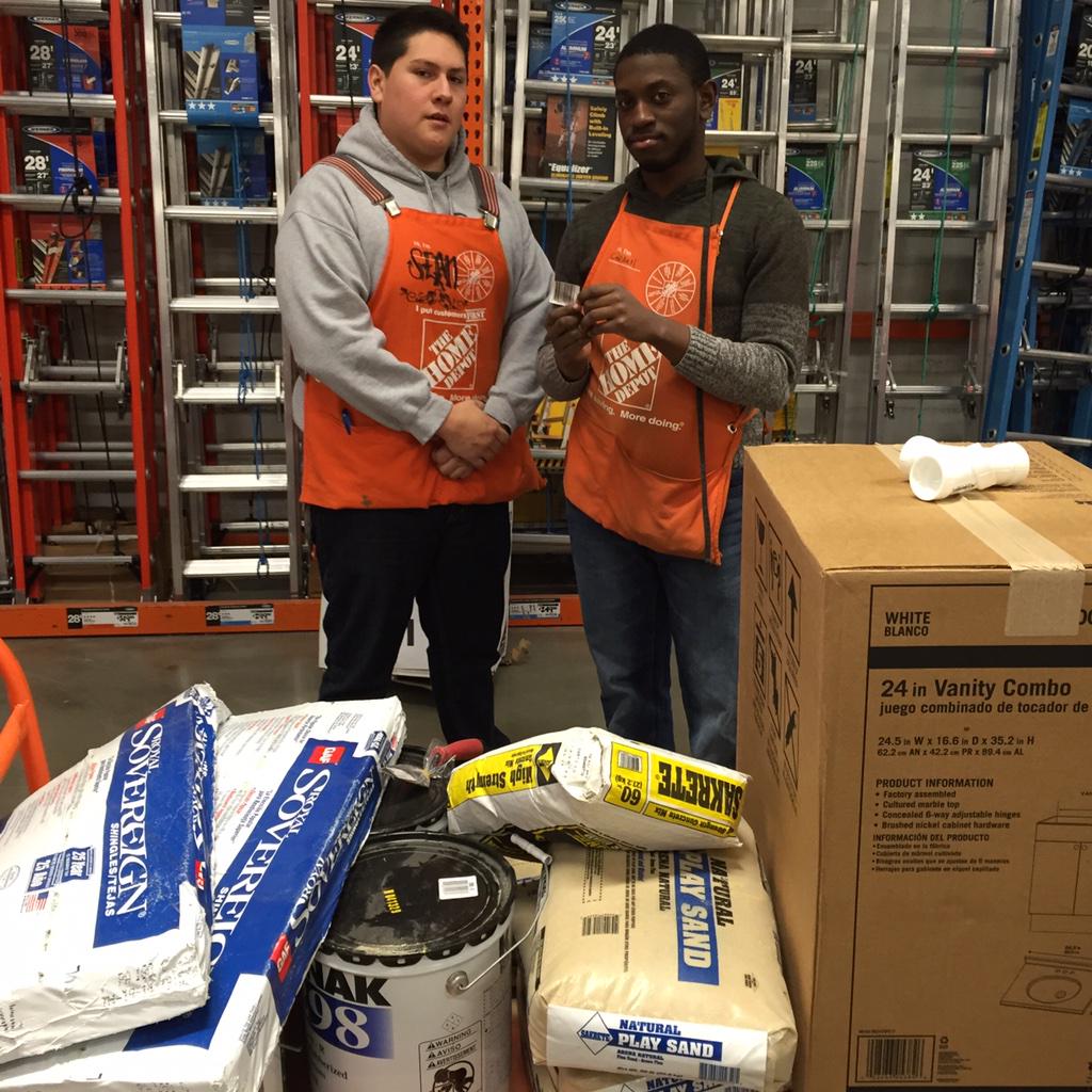 DakotaCDB's tweet photo. A few of my team members working hard to stop theft and fraud this week!!!! http://t.co/SxD7qXd2iQ