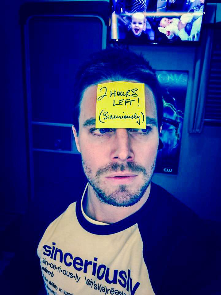 asparkinyou's tweet photo. The sticky notes are back! ( Mavi pictures playing on the screen behind him <333 ) #BornToBeADad #AmellAddict http://t.co/vvY8WjnLqu