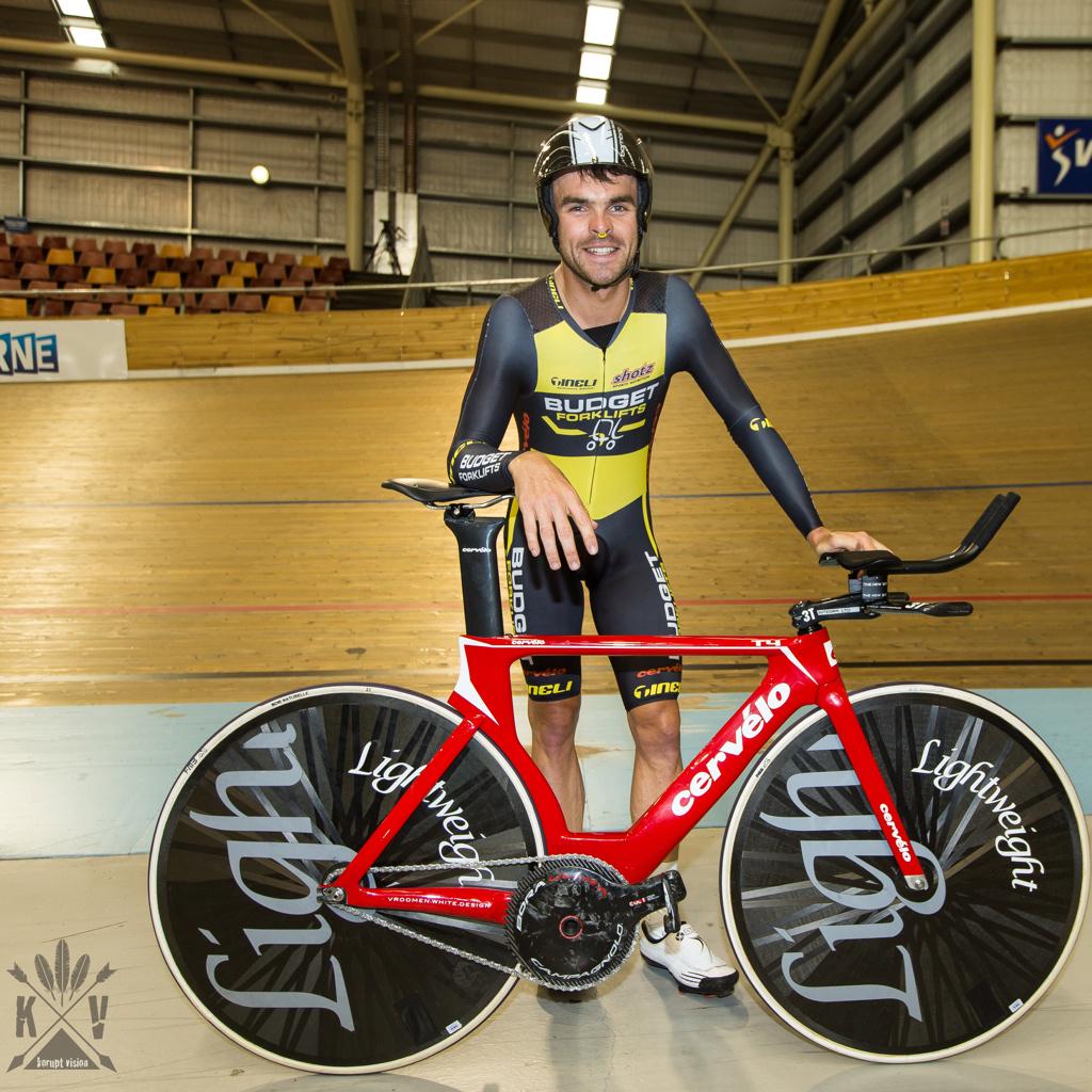 koruptvision's tweet photo. It's go time! @JackBobridge with his #hourrecord @cervelo T4 @BudgetForklifts #theworkisdone #cycling #UCIHourRecord http://t.co/GWsackqNex