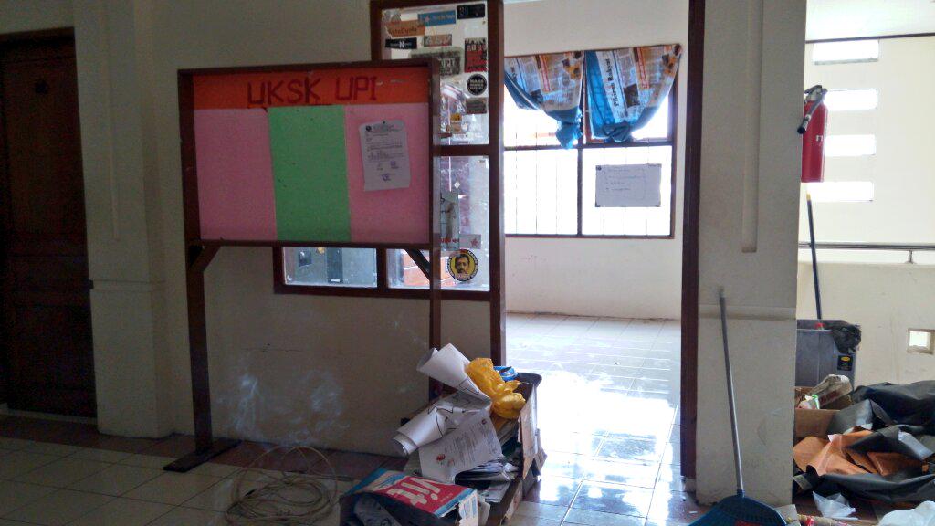 ikhafakha's tweet photo. Cieee @UKSKUPI uksk lagi beberes sekre ^^ http://t.co/2V5QFQQHBR