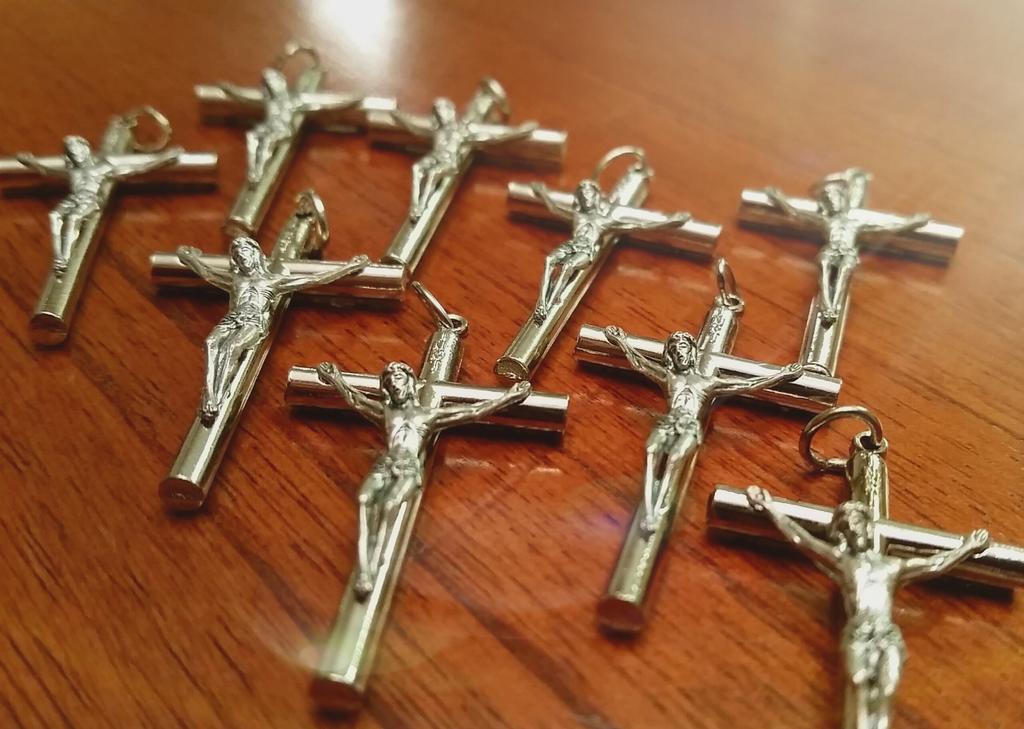 coronadirose208's tweet photo. New #crucifix for your custom rosary!! Order today, handmade, custom designed. Email at CoronaDiRoseBoise@gmail.com http://t.co/xceN7VrW0d