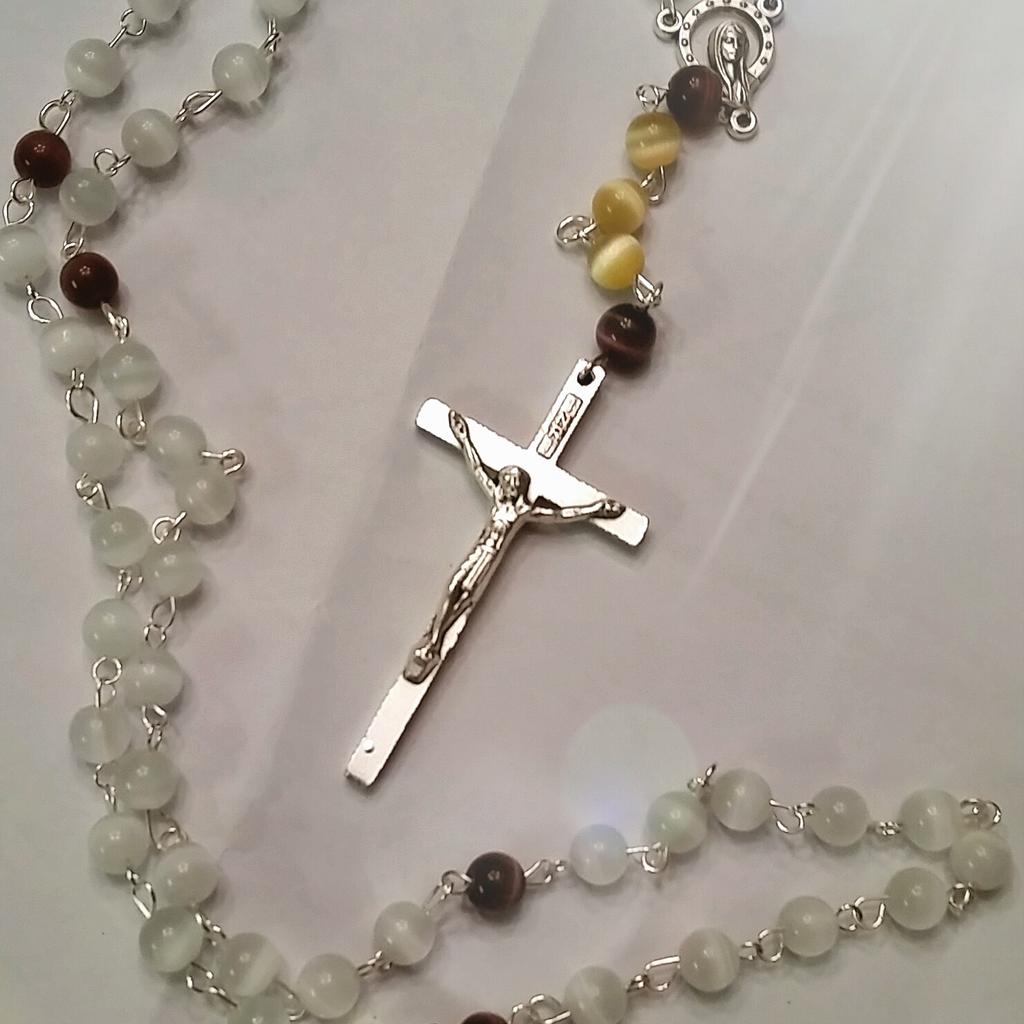 coronadirose208's tweet photo. Order a custom rosary today! Email at CoronaDiRoseBoise@gmail.com. $25+tax.#thisisboise #Catholic #rosary http://t.co/wt5a7EXJrs