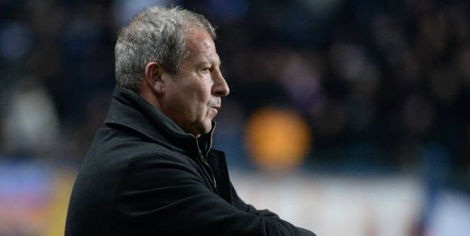 lequipe's tweet photo. Courbis se paie Mourinho et Bielsa http://t.co/989MT0axco http://t.co/5tcJyBxUaS