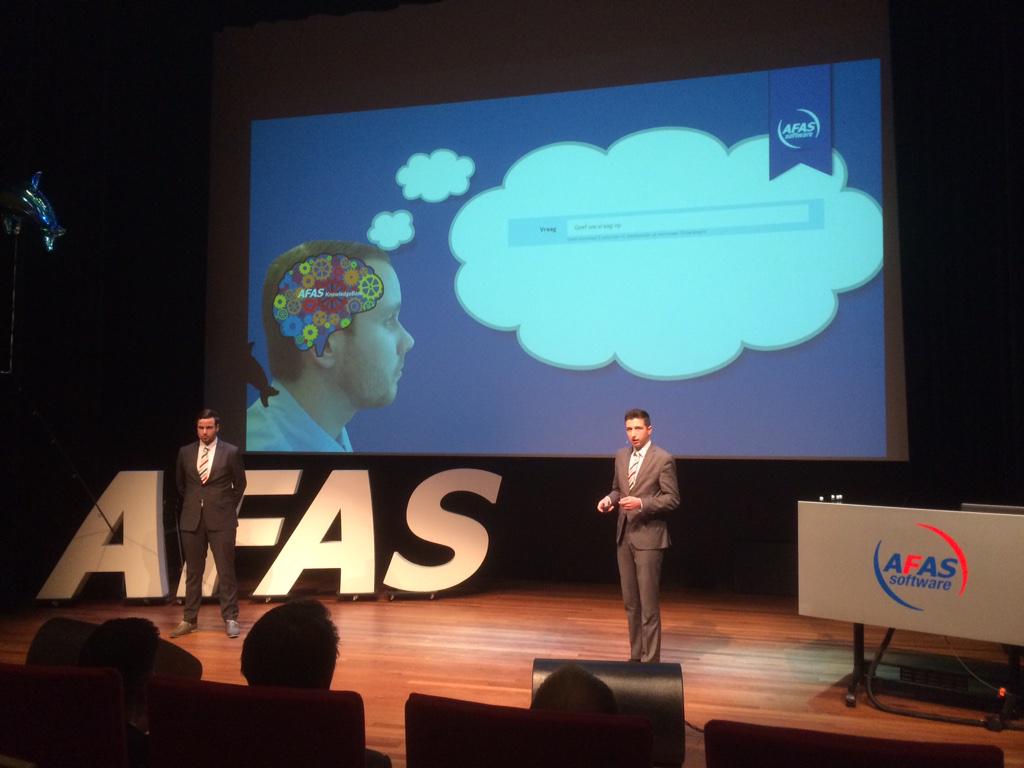 hermanzondag's tweet photo. Minors #HU hebben duidelijk innovatieve ideeën tijdens pitch om bij AFAS het verschil te maken. #talent #ontwikkeling http://t.co/bcnjtbKoIx