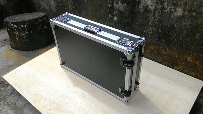 Pedalboard case, coaster travel pro