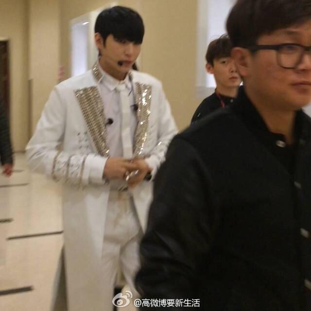 B8m0VJyCYAE9YQI.jpg:large