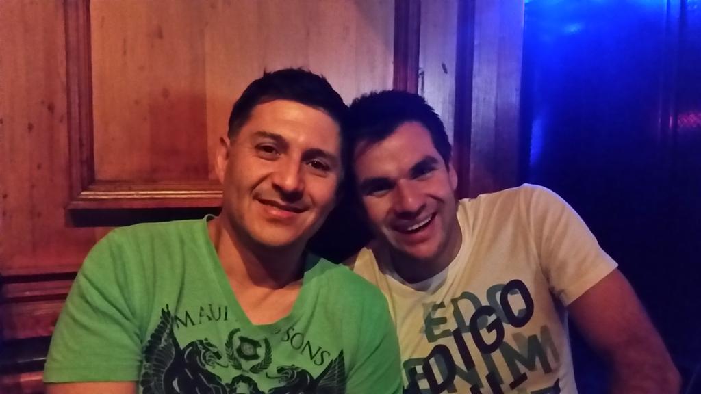 TitinhoRoberto's tweet photo. En medio del carrete me encuentro con el Nacho. http://t.co/xbGtkWEkWM