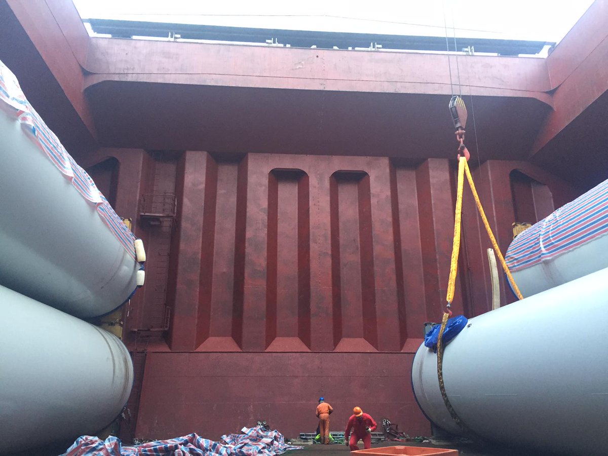 CelticShipping's tweet photo. discharge of wind turbines in Killybegs last week. M/v Rui Ning 6 http://t.co/c4yfO4wdbi