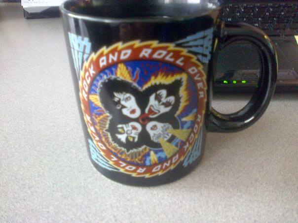 CreepingBeautyX's tweet photo. It's Friday, Insaniacs! Have you had your caffeine yet? @KISSOnline @PaulStanleyLive @genesimmons http://t.co/HrNULOzhBN