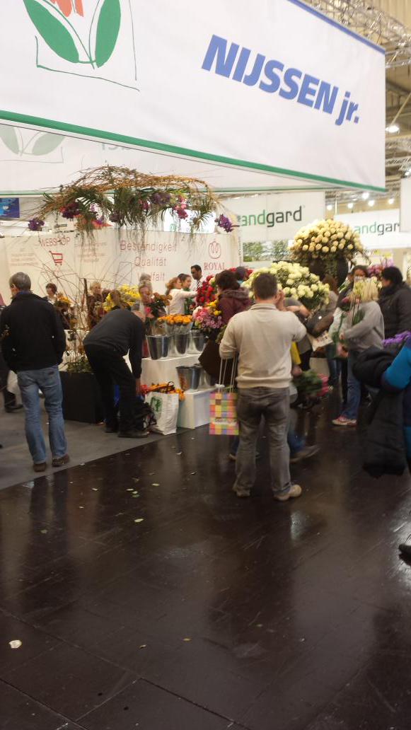 IPM Essen  Plunderen van de stands is begonnen