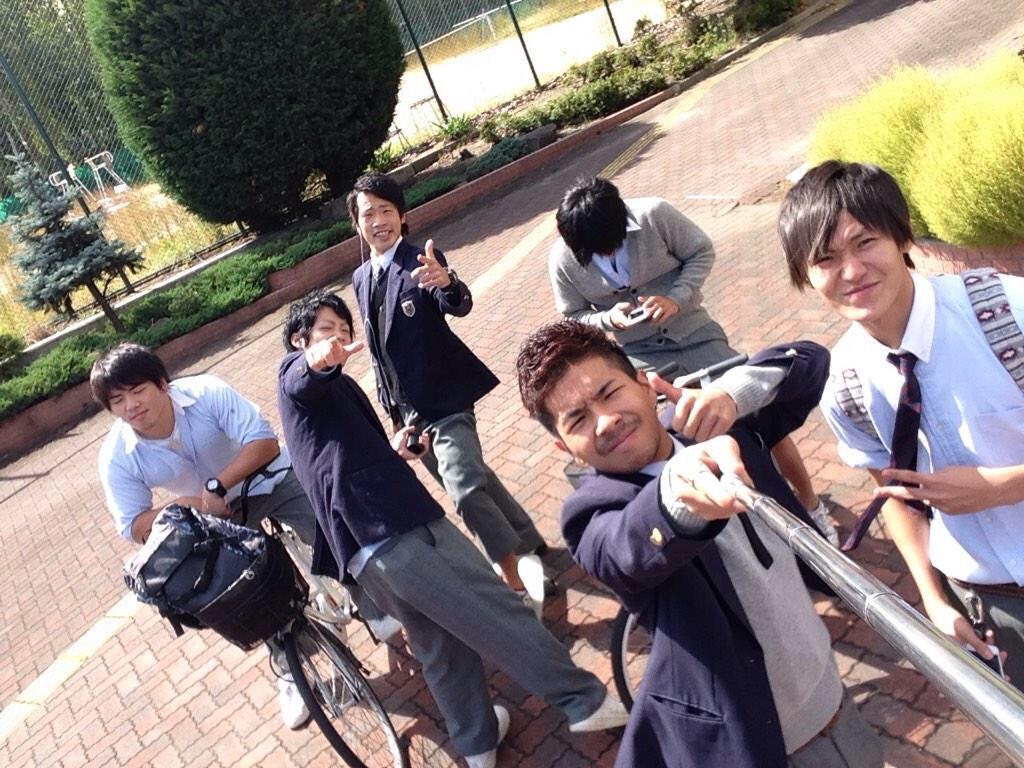 Gentleman さーて 何retweet来るんでしょう 西成高校生はrt 西成高校で良かったと思う人rt 西成高校最高やろ って人rt 西成高校楽しそうと思うった人rt 写真に写ってる人rt Http T Co Bwhn7fwmuy Twitter