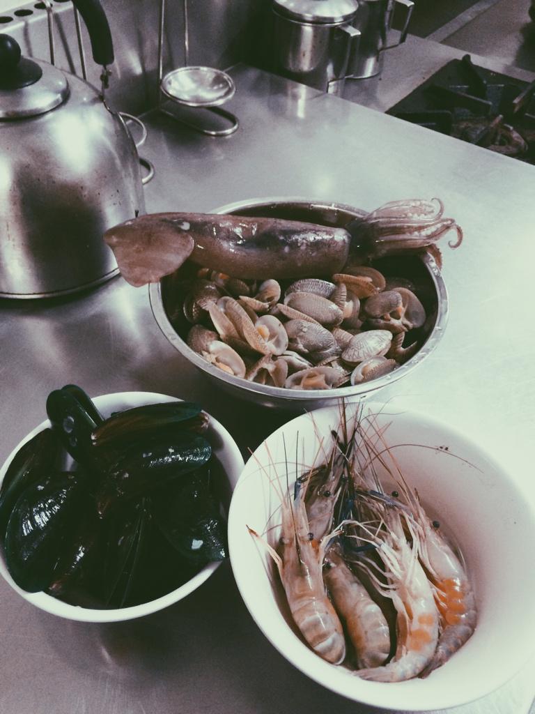 arthsarun's tweet photo. เตรียมวัตถุดิบ
#จีบได้ทำอาหารเป็น
#SingleCook http://t.co/sj29n7GdoC