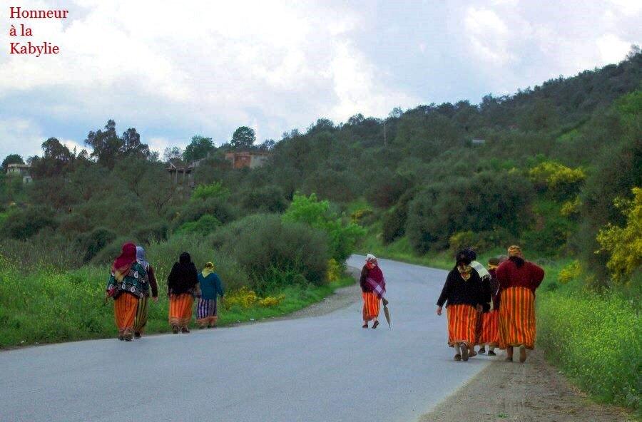 MimaKabyle's tweet photo. La fem #kabyle était tjrs libre è el l sera i lebda,elle è partout avec son courage è sa dignité http://t.co/XZh5FKU9VD