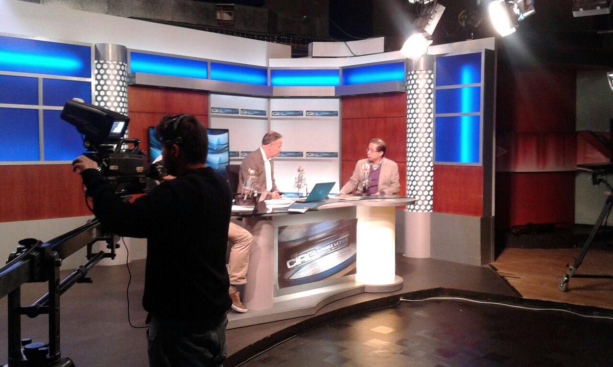 pudgypennguins's tweet photo. Seremos una sorpresa electoral en 2015, @CiroGomezL; ya verás. Agradecemos mucho esta invitación.
@PESoficialPPN http://t.co/DqGZ69IkY4