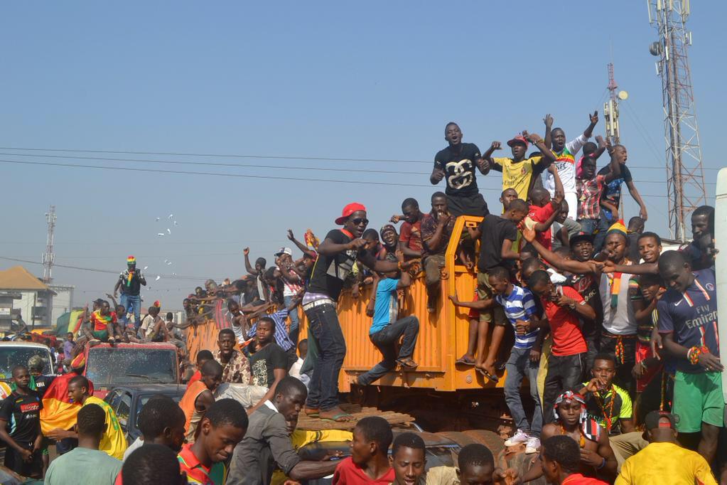 AfrFootballShop's tweet photo. PICS: Scenes in Conakry, Guinea after team won lots draw to progess to the AFCON QFs via @AlexStone7 #AFSAFCON http://t.co/6X3aoLU1sJ