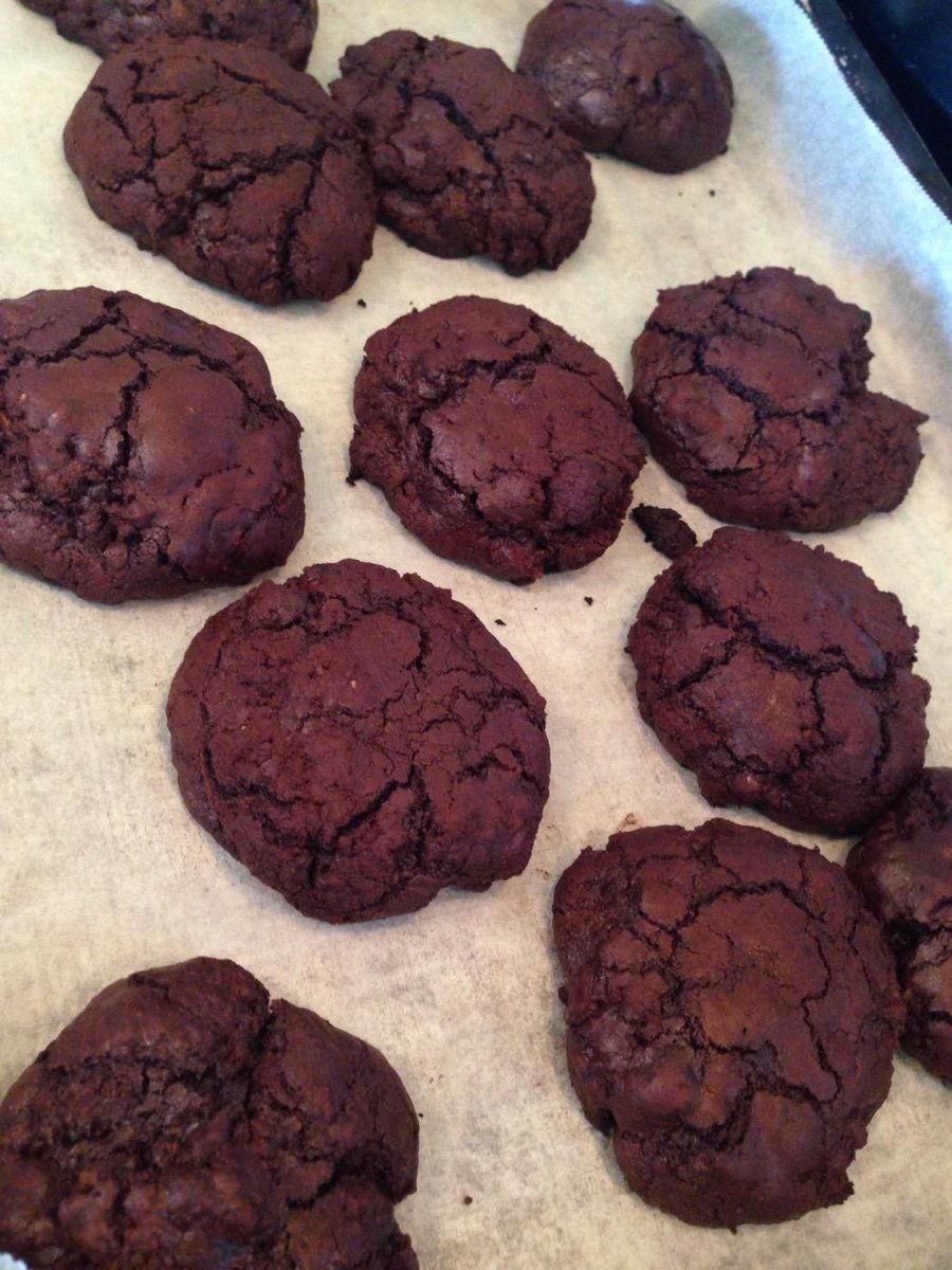 BealsBarn's tweet photo. Gluten &amp; dairy free chocolate cookies just out the oven and only for 95p! http://t.co/VtLZr002Lk