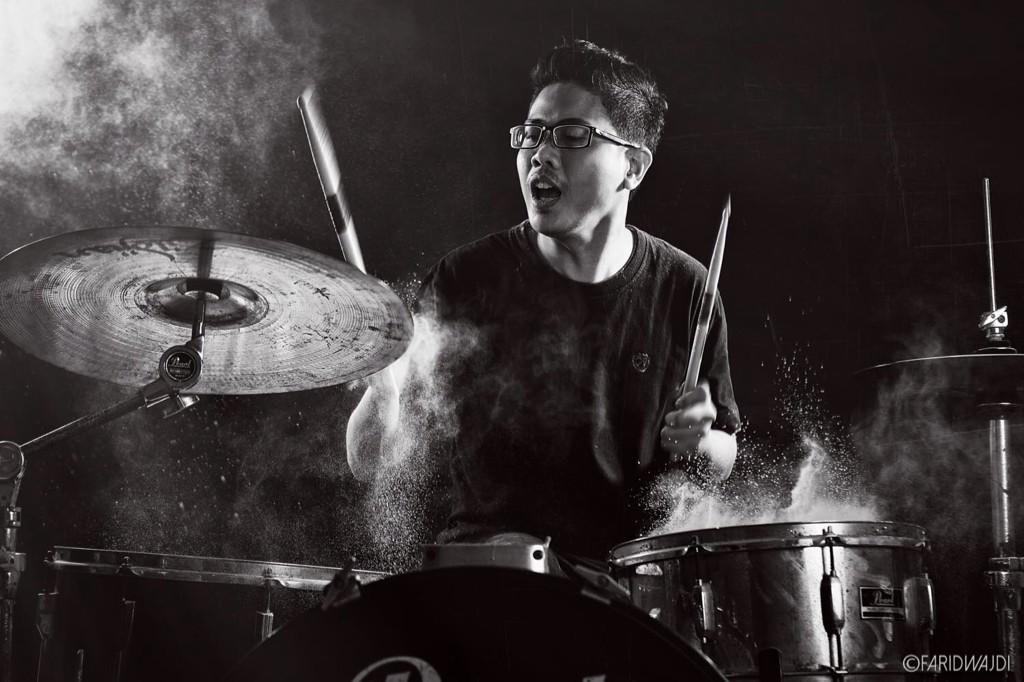 Smokey smokey. @RendyMulandy he is the drummer for <a href="/Tabasco_Band/">tabasco</a> and <a href="/InsidiaBand/">Inner-side of Audia</a> Makassar. #portrait #Photographer