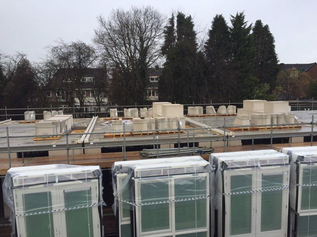 Heilijgers's tweet photo. De eerste topgevel staat! - woningen #Rademakershof hartje #Soesterberg  meer > http://t.co/WdQ0HG1M6t … http://t.co/R5B6grcUvG