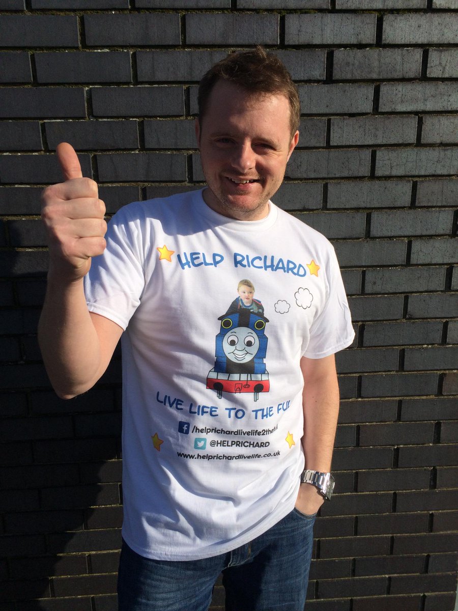 tboomUK's tweet photo. Awesome photo Supporting @HELPRICHARD campaign! Please show your support and let's get them to their target! http://t.co/VsOExNFYzp
