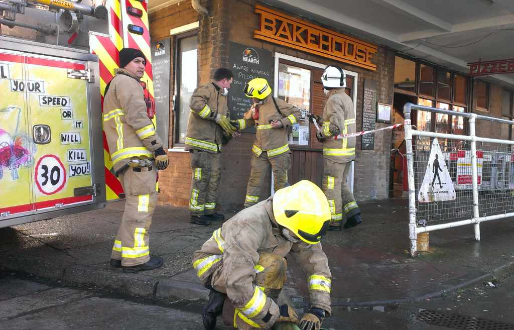 SussexExpressPh's tweet photo. Fire crews attending a fire at The Hearth pizzeria, Lewes. http://t.co/gjl9dM3kWJ