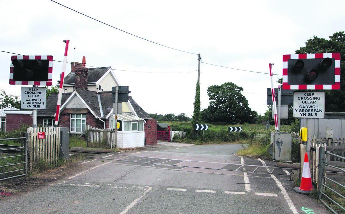 Line upgrade delay over crossing ‘is a disgrace’
leaderlive.co.uk/news/143678/li…