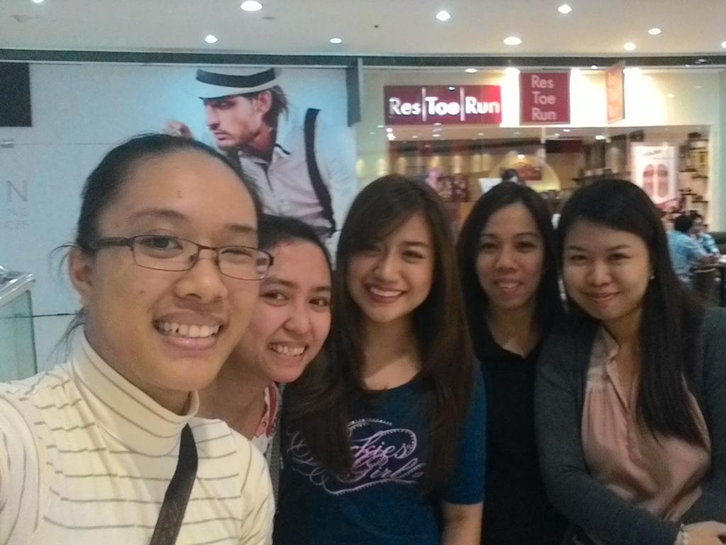 jemlucky's tweet photo. @itsMorissette thankyou!from me and my officemates, @libaygalgana Fatima and Ate Ruby. #NotSoExpected #ByChance 😄😘 http://t.co/XGpVVKIwKJ
