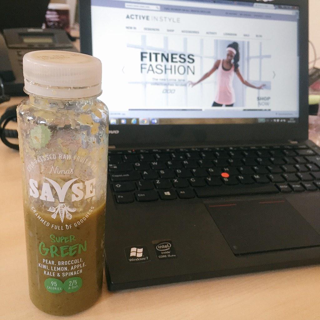 Jholman2's tweet photo. Getting my daily super greens at my desk with @SavseSmoothies #smoothies #coldpressed #rawfood #mysavse http://t.co/Jn87chcBio