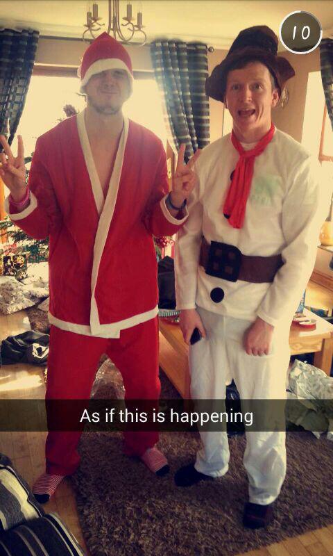 PissBed's tweet photo. Best mates 👊 @JordanHowells11 http://t.co/8NvcP308H9