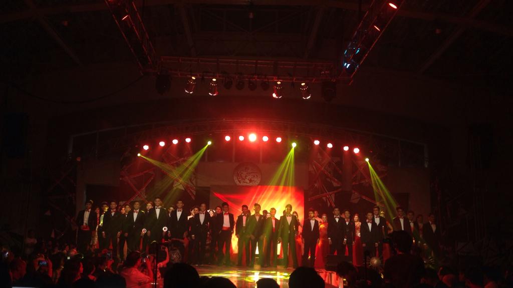 coomapua's tweet photo. Right now: Formal Wear Competition #MMC2015 #MapuaXC #TomasTYSM #MrandMsCardinals2015 http://t.co/7lAqWxQ77y