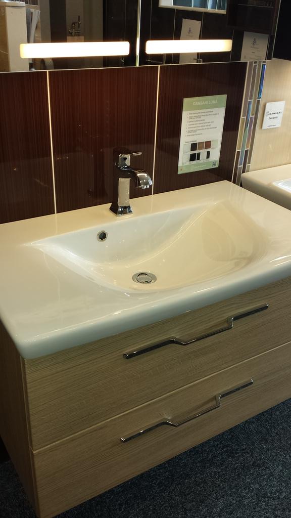 KettBathroooms's tweet photo. #Dansani #Andante basin &amp; vanity unit only £816
Mirror cabinet only £620 #sale #ketteringbathrooms http://t.co/kBfzgcr2Dp