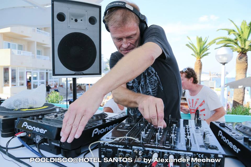 pta_agency's tweet photo. #Frowback Friday! ;)  Here's a lil' 3hr mix to get stuck into before the weekend kicks off... http://t.co/XucG4vfBWv http://t.co/3T71WhCJwM