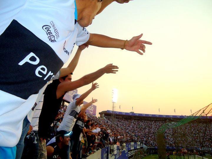 elreydecopaspy's tweet photo. Este domingo a copar el defensores, vuelve la alegría, vuelve la fiesta, vuelve OLIMPIA http://t.co/PhQOy3yUSH