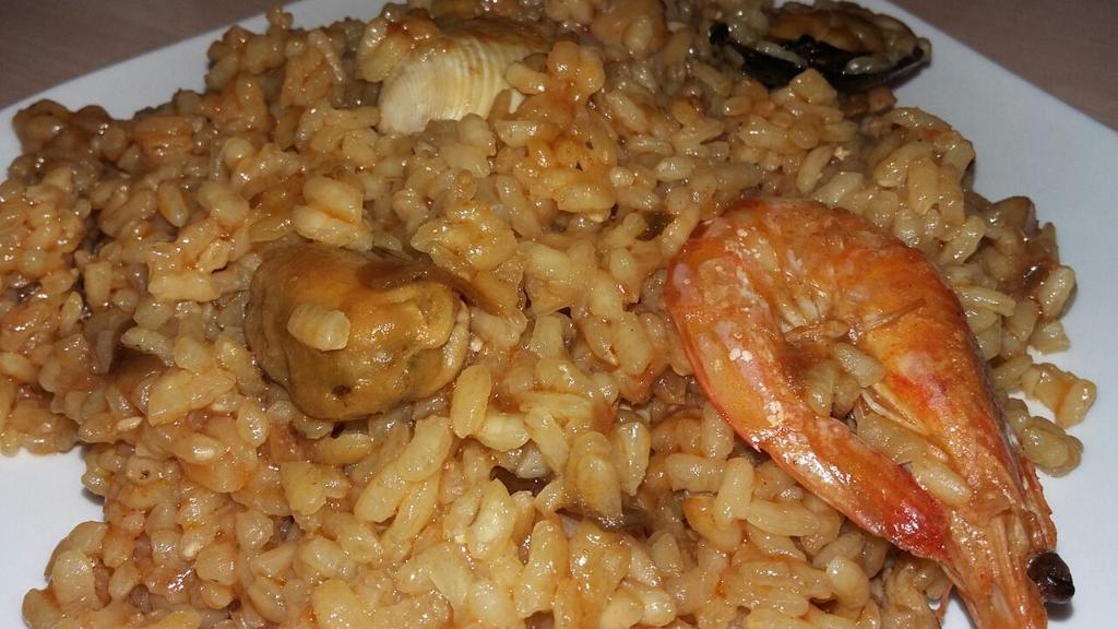 VictorioEsquina's tweet photo. Recien hecha! Gastronomía de calidad a precios populares! #Murcia  #tapas #viernesde paella http://t.co/Jahv2QoSAT