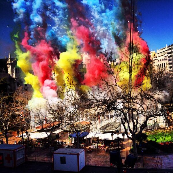 HumorenValencia's tweet photo. Vinc, recorde que queda 1 mes per a Falles i me'n vaig. #Falles2015 http://t.co/ABcNVwCm1f