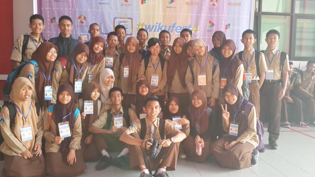 XIRPL4_22's tweet photo. Wikufest sama server hihi. @WikuFest #wikufest4 #creativeworld http://t.co/yk7fHhpje4