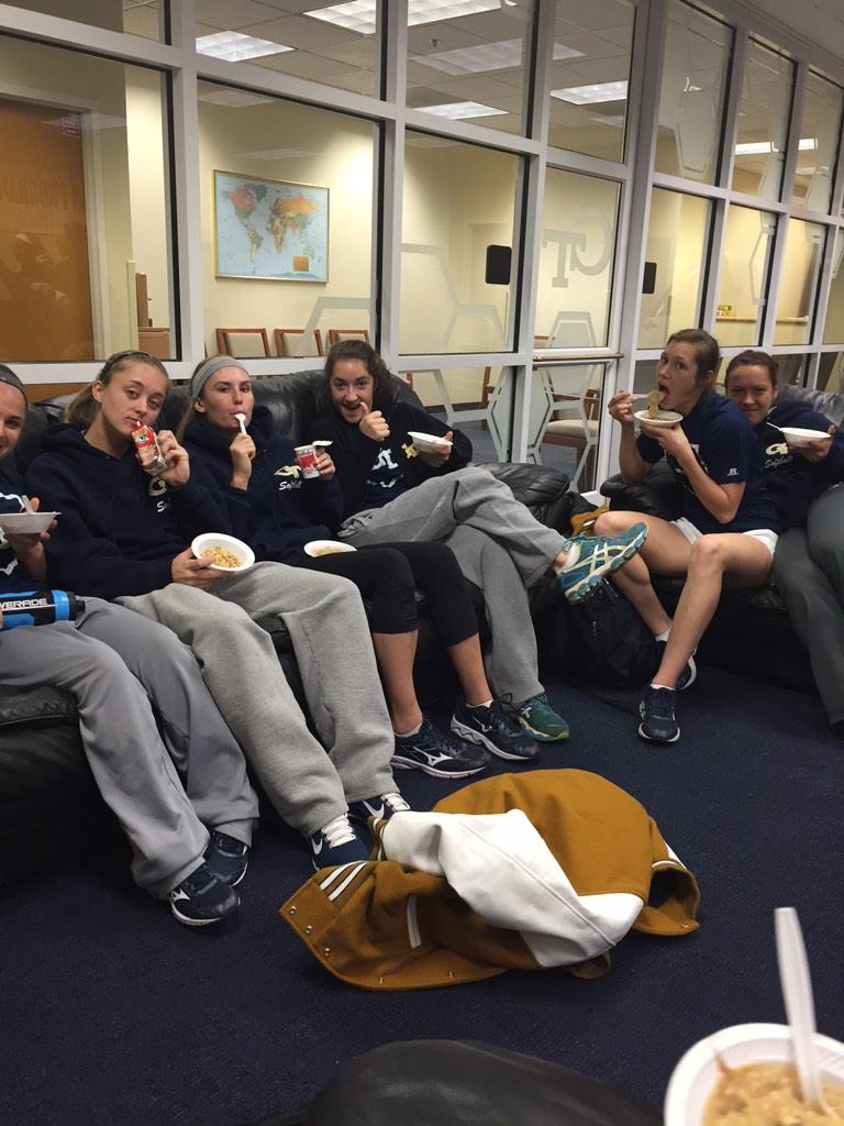 Johnsky3GT's tweet photo. Thank you @GTSprtNutrition for fueling us with oatmeal this morning. http://t.co/9qe6KaspUD