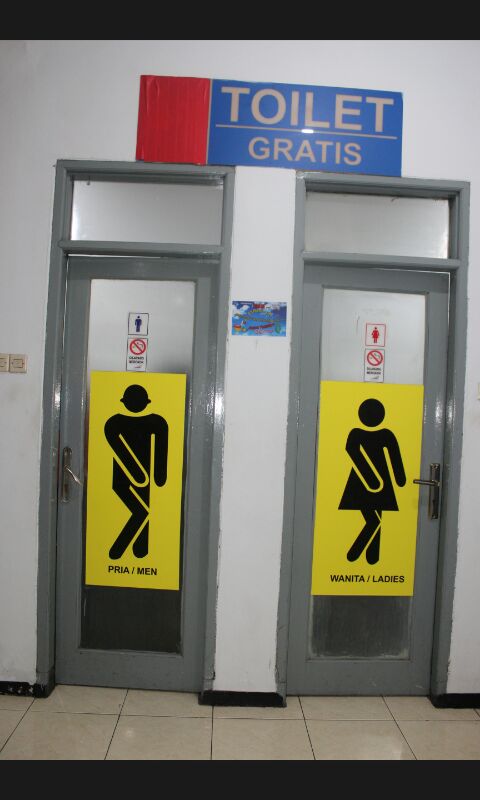 kompas_urbana's tweet photo. RT @haryanto_tungu:  "narcis" lokasi stasiun Pasar Turi Surabaya. #Jenaka http://t.co/DlWksefXan