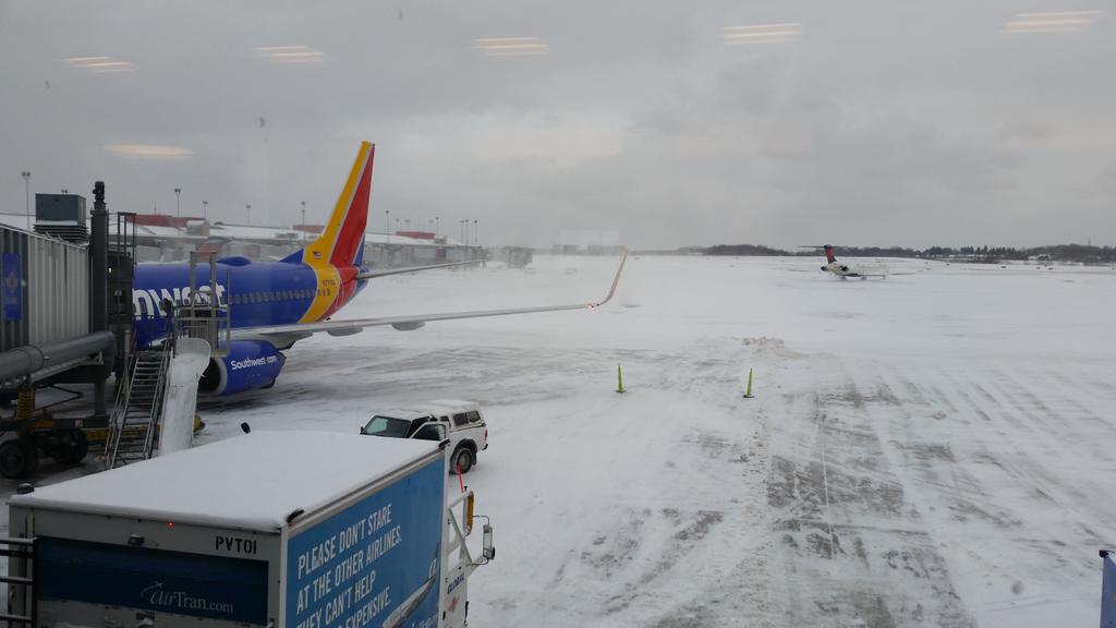 2srfacectrldudz's tweet photo. @SouthwestAir #fl371 ready to leave Pittsburgh!  #TheColdNeverBotheredMeAnyway http://t.co/5e8k3ucAFQ