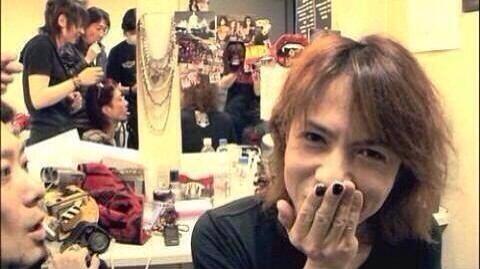 春菜 Hyde 9 1札幌 Pa Twitter Hyde聖誕後夜祭 Rtふぁぼのハイヲタ様無言フォローさせてください 今年は後夜祭用の壁紙 作る余裕がなかったので 去年作ったpc壁紙をペタり ハイディー詰め合わせ どんな貴方も素敵です 可愛らしい笑顔も眼鏡姿もとても魅力的