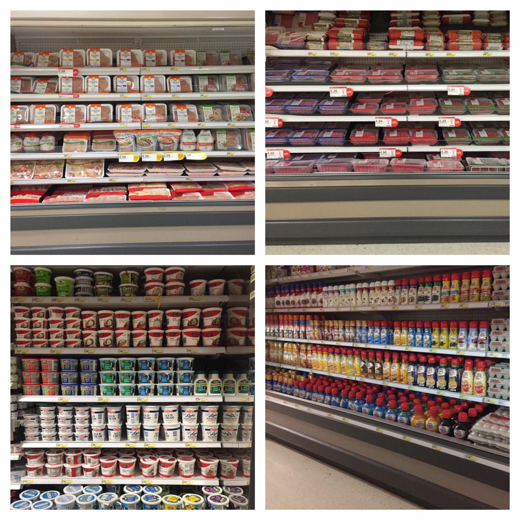 iBrad2009's tweet photo. T-2229 knows how 2 be #bold in grocery for the #superbowl #THEG199 #doubledigitcomps @KMun71 @me3re @ShannonGehrmann http://t.co/bgbWKlKzBl