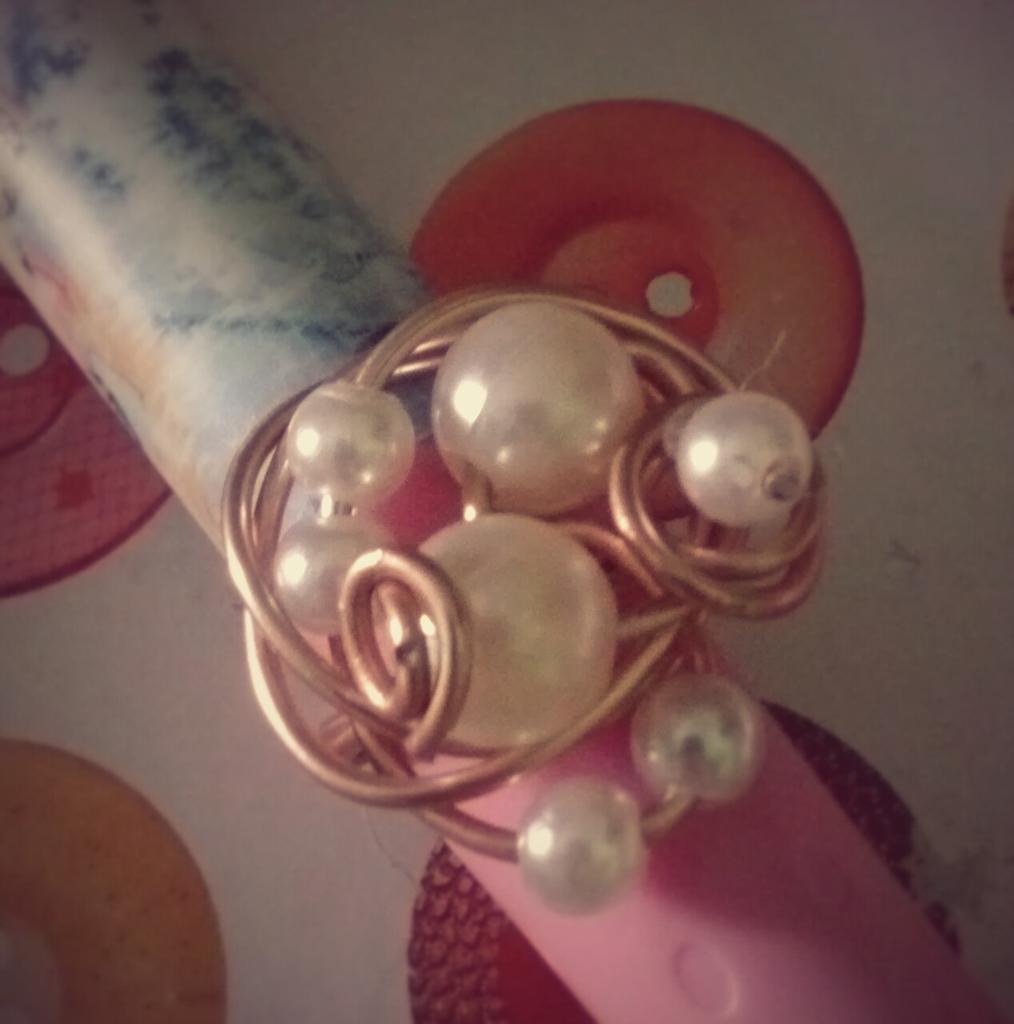 de_caprichos's tweet photo. nuevo#girls#anillo#friends#love#amistad#present#artesanía#accesorios#bronce#perla#moda#complementos💍👌 http://t.co/ZWzT275U3S