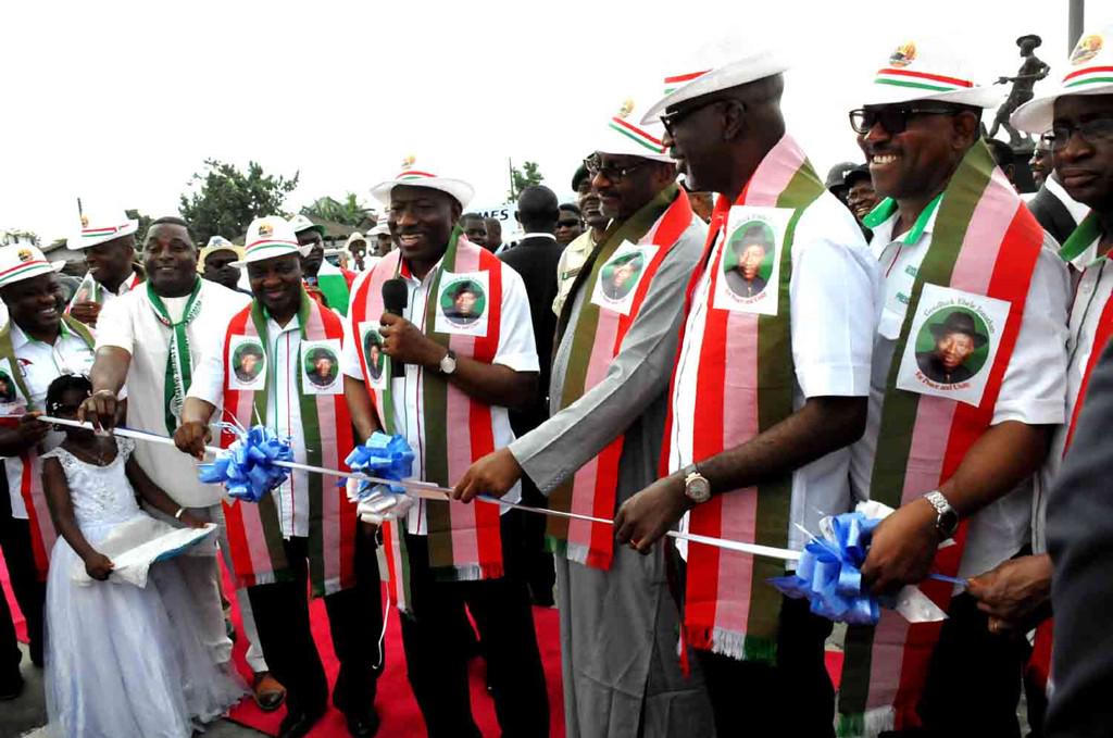 0xArbit's tweet photo. #ThisisCalabar. President Jonathan commissioning the Goodluck Jonathan Bye-Pass today. #CrossRiverforJonathan http://t.co/F1kqJkWkD5