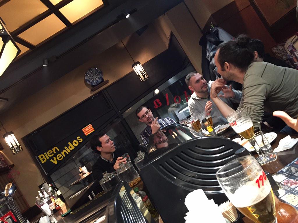 carminamunte's tweet photo. @holaiquetal @VermutEspinaler #catalansatokio #berberetxos #catalanproducts Trobada de catalans a l'Espinaler Tokio http://t.co/toI9ESU9UT