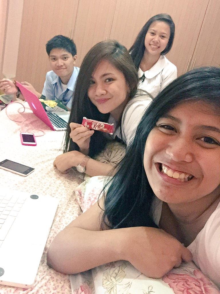 clarisseangelaa's tweet image. It's more fun in Mass Communication aw🎉🙌 @iampriiiince @CarlyJaneChua @ZharaZaragosaM #TeamMintal #DevComm #MiaSnow