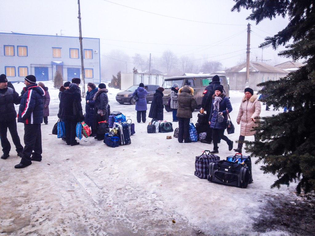 MaxRTucker's tweet photo. #Debaltseve: They've packed what they can carry and await evacuation. Need to run an artillery gauntlet out #Ukraine http://t.co/MXN6eY2g2p
