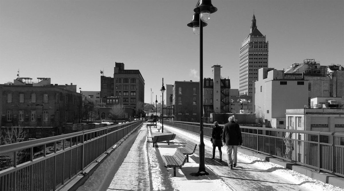 High Falls Bridge (Pont de Rennes), Rochester NY #StreetoftheDay <a href="/CDCRochester/">Community Design Center Rochester</a> @RocVille411 <a href="/ROCify/">ROCify</a> <a href="/RochesterInfo/">Rochester Info</a>