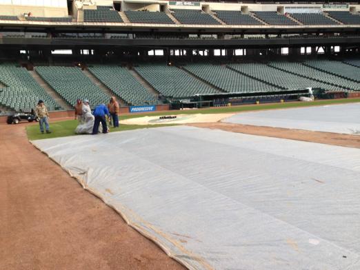 TXGroundsCrew's tweet photo. Putting the covers back on this morning. @Covermaster #BlanketsWork http://t.co/UUjC8Tnd7O