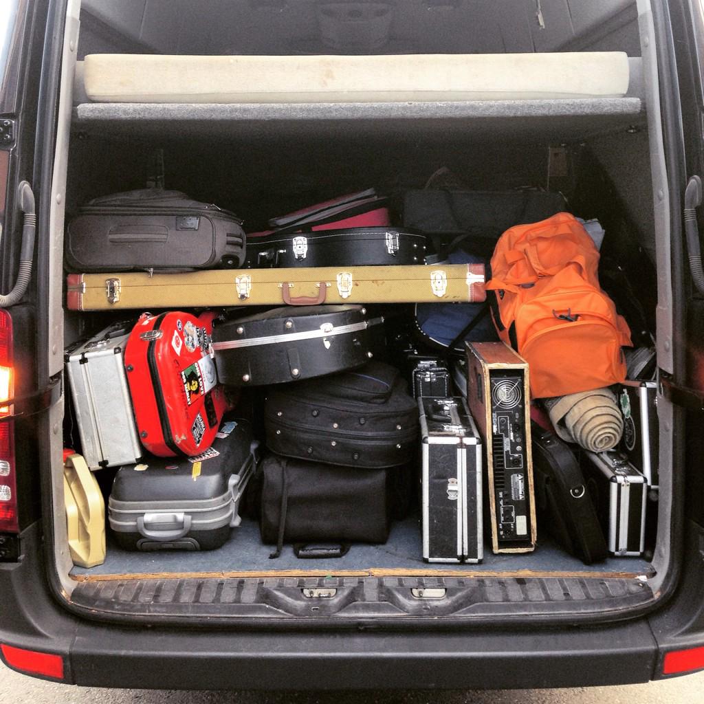 ElCanijodeJerez's tweet photo. Salimos de Gira!! Comienza la aventura!! Esta noche VALLADOLID. @portacaeli 
#GiraLaLenguaChivata2015 http://t.co/AEQM1C0WXW