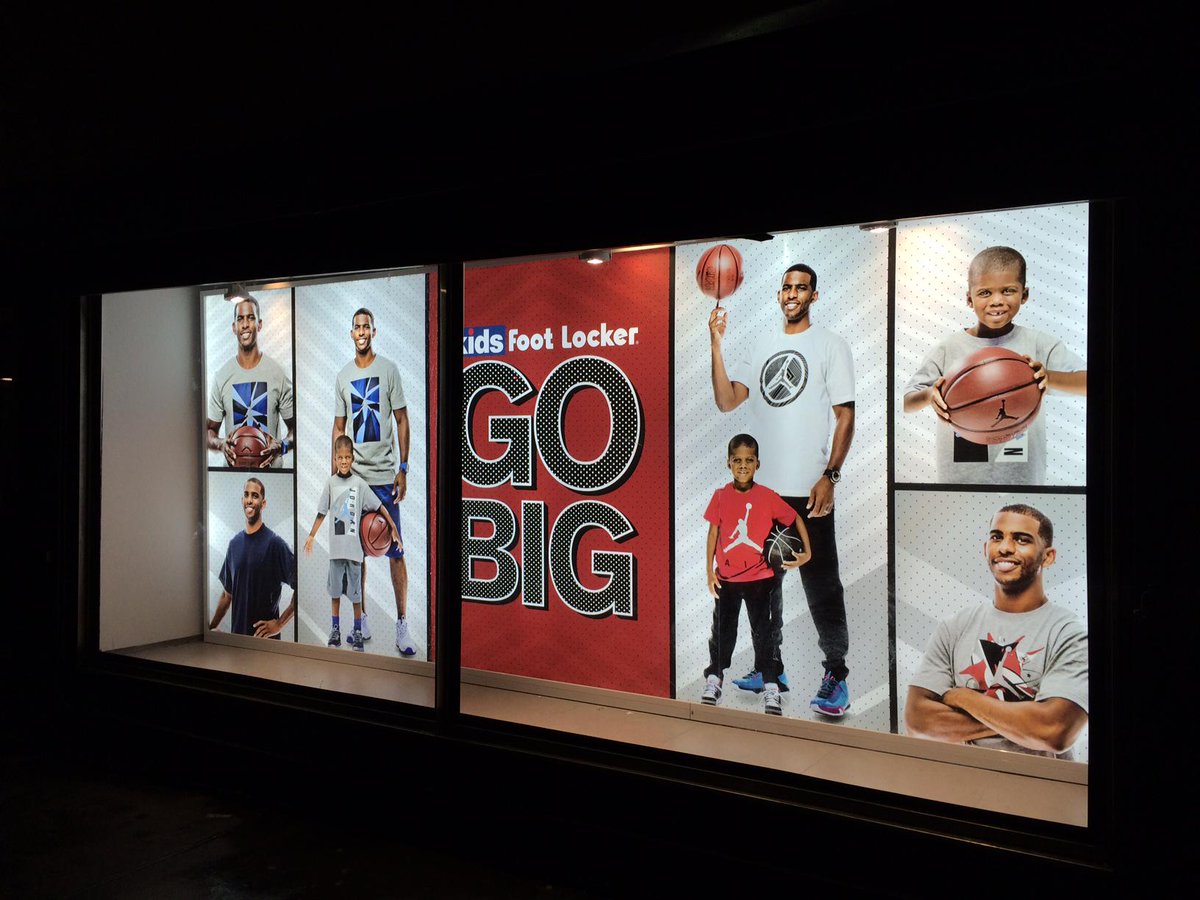 KenduInStore's tweet image. We are celebrating the success of our fist project in the USA! @footlocker #gobig #smartwindow #lightbox #windowshop